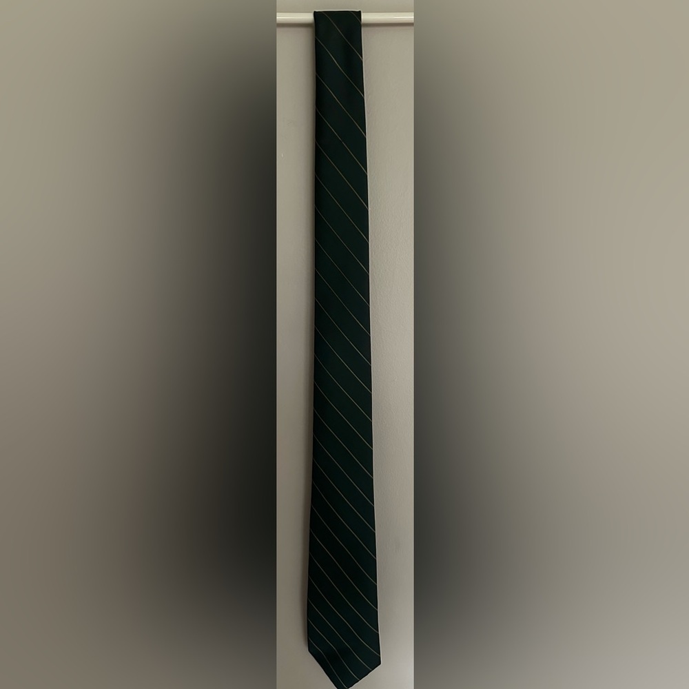 A FINISHING TOUCH Classic Men's Dark Green Striped Tie